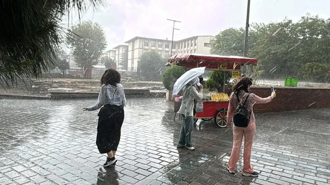 Hafta Sonu Sıcaklıklar Dibe Vuracak! Marmara'da 7 Derece Soğuma ve Yağışlar Kapıda